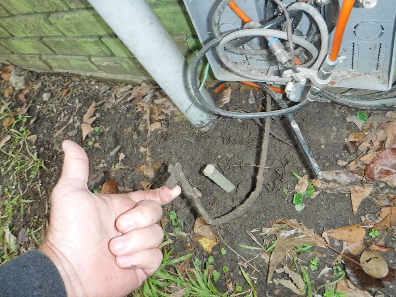 picture of grounding conductor disconnected from ground rod.